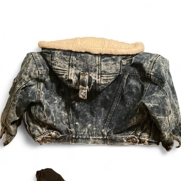 Levi's Blue Denim Jacket with Cream Sherpa Lining - Picture 5 of 8